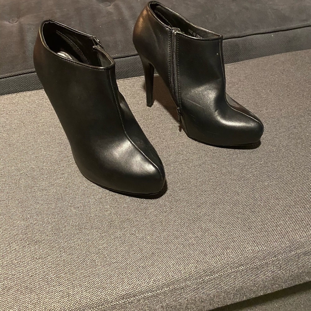 Report Heels